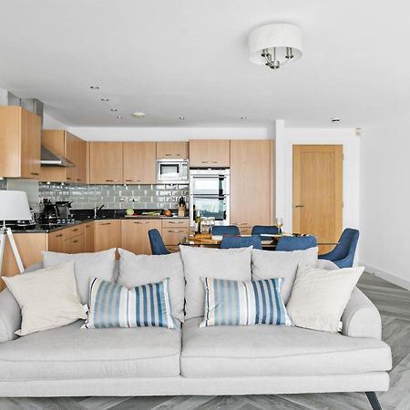 A7 Masts - Striking Beach Bolthole Apartment With Beautiful Sea Views Private Balcony & Parking Torquay Εξωτερικό φωτογραφία